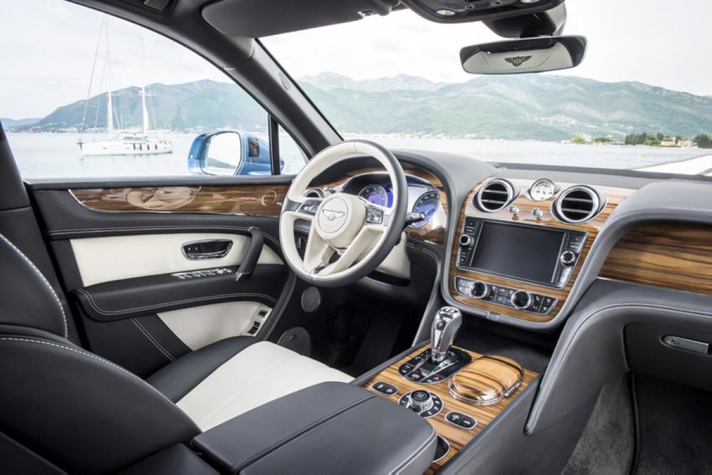Bentley Bentayga with Liquid Amber Veneer
