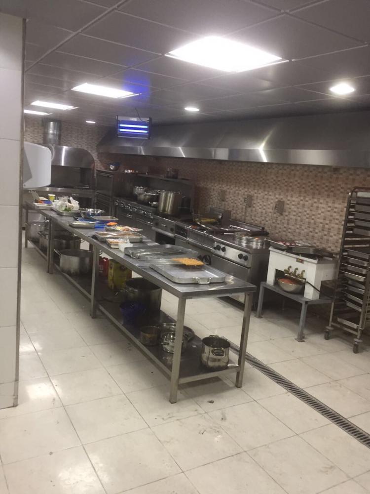 Villa shut as workers found
preparing unhygienic food