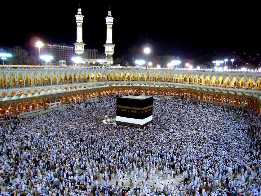 Health experts urge pilgrims travelling to Saudi Arabia to prioritise hygiene to prevent spread of viruses including MERS