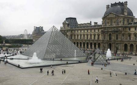 General view of the Louvre Museum in Paris, in this Aug. 6, 2007 file photo with the glass Pyramid entrance designed by Chinese-born US Architect I.M. Pei. — Reuters