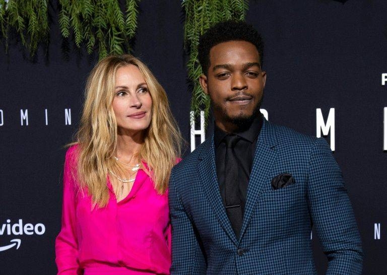 Julia Roberts and Stephan James attend the October 2018 premier of 