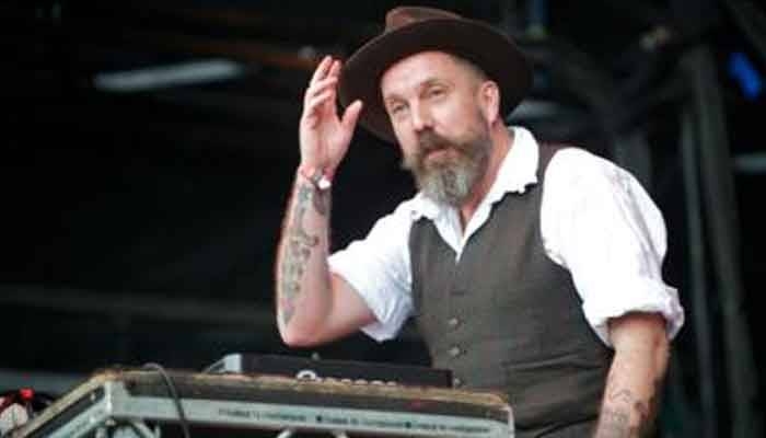 Weatherall was acclaimed for his remixes of Primal Scream's 1990 hit 