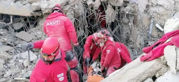 Volunteers from the Akut foundation have joined the government’s main disaster agency in searching for survivors. — courtesy Akut