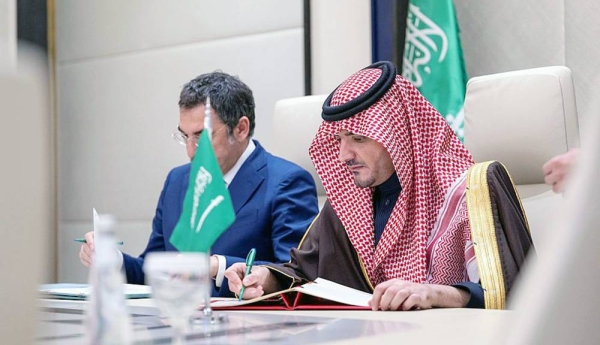 Minister of Interior Prince Abdulaziz Bin Saud Bin Naif met here Monday with the Interior Minister of Albania Bledar Cuçi.