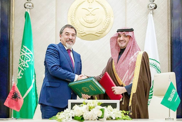 Minister of Interior Prince Abdulaziz Bin Saud Bin Naif met here Monday with the Interior Minister of Albania Bledar Cuçi.