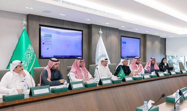 Deputy Governor of the General Authority of Foreign Trade (GAFT) Fareed Bin Saeed Al-Asaly and Chief Negotiator for Climate Agreements and Minister of Energy’s special adviser on sustainability Khalid Abuleif met with the Omani Sherpa to G20 and Advisor to the Minister of Commerce, Industry and Investment Promotion Pankaj Khimji and his accompanying delegation.