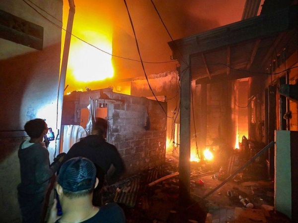 Saudi Arabia’s embassy in Indonesia has offered condolences to the families of the fire victims which broke out at a fuel storage station in the north of Jakarta. — courtesy AFP photo