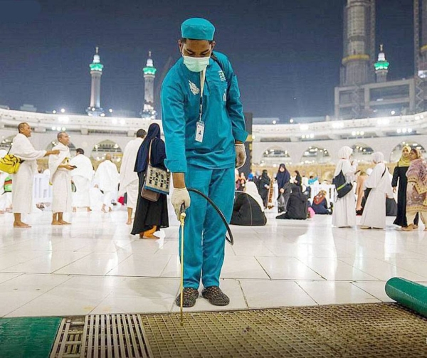 The Presidency has mobilized 70 electronic services and nine smart applications, in addition to robots, for sterilization and perfuming, and for providing Zamzam water at a rate of half a million liters per day at the Grand Mosque.
