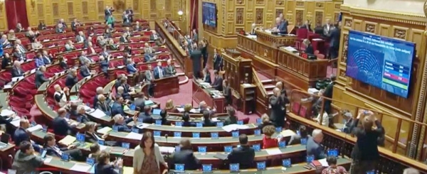 French Senate passes controversial pension reform on Saturday.