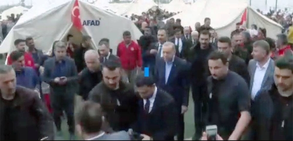 Turkish President Erdogan in Hatay’s tent city housing thousands following the destructive earthquake.