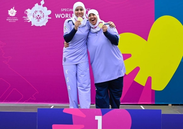Fay Al-Mabarzi and Zahraa Bu Obeid win the gold in bowling doubles. 