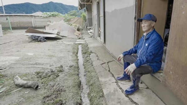 Song Du-ho tries to process the damage that surrounds him in Eham, a tiny farming village