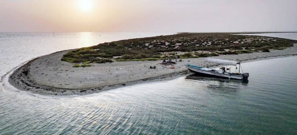 Umm Al-Oud Island, one of the most breathtaking islands, lies in the Red Sea specifically in Ras Mohaisen in the Makkah Region.