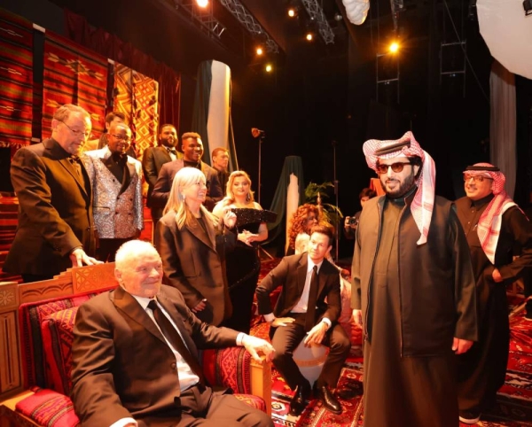 Turki Al-Sheikh presents Lifetime Achievement Award to esteemed actor Anthony Hopkins at the Joy Awards 2024 ceremony.