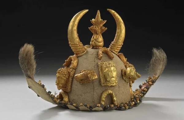 A ceremonial cap worn by courtiers at coronations is among the items that will be loaned back to Ghana