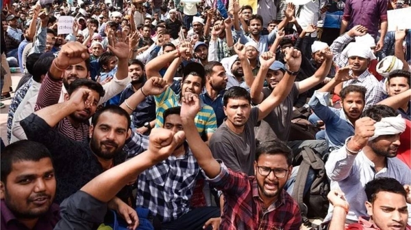 Aspirants protesting against exam paper leaks in India