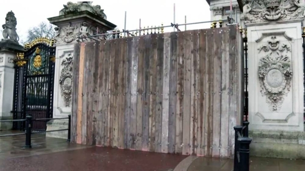 File image showing boards across main gates at Buckingham Palace