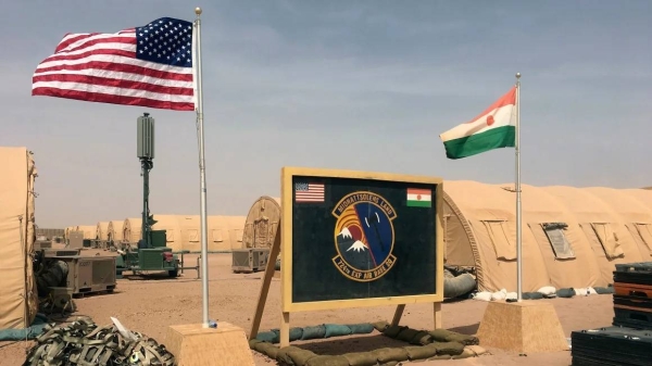 A US and Nigerien flag at Niger Air Base 201 in Agadez on April 16, 2018