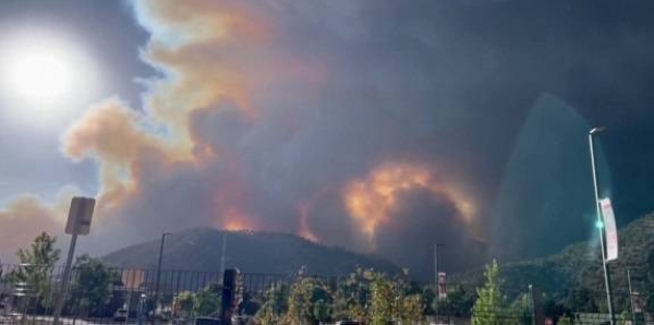 New Mexico wildfire fills residential area with smoke