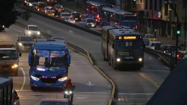 Buses, cars and motorbikes traveling on a main road in Quito during a power outage in Ecuador