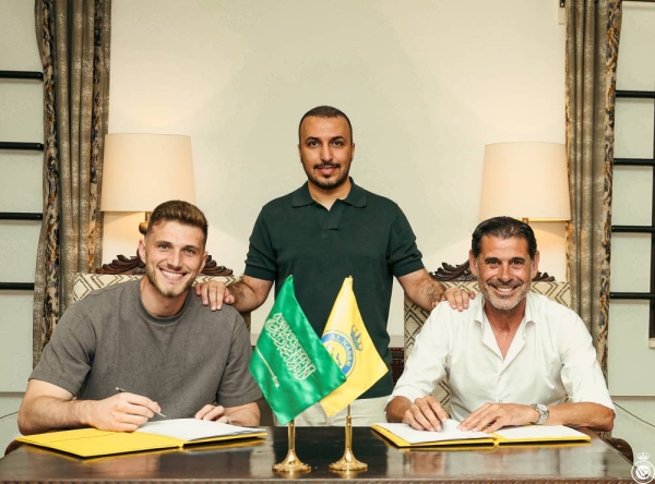 Al-Nassr signs Brazilian goalkeeper Bento Matheus until 2028