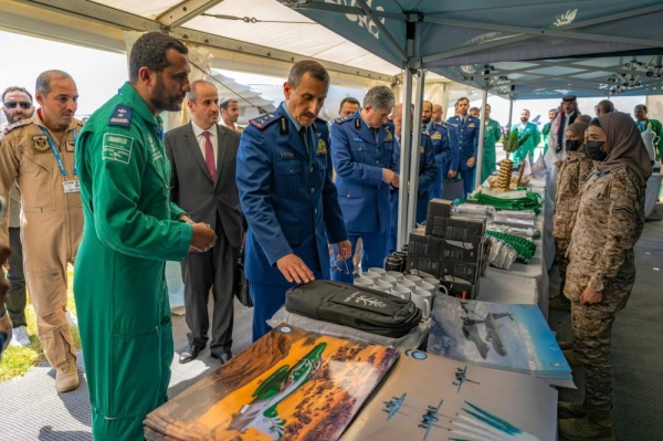 Commander of the Royal Saudi Air Force, Lt. Gen. Prince Turki bin Abdulaziz visited the Royal Saudi Air Force pavilion, which included a corner dedicated to Saudi falcons, showcasing the team’s achievements over 25 years through various technologies, including virtual reality (VR).