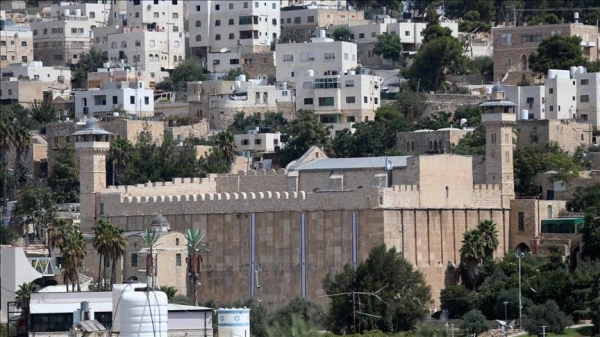 Israeli army storms Hebron, shuts down Ibrahimi Mosque