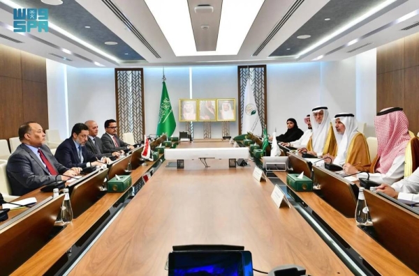 A Yemeni government delegation, led by Prime Minister Ahmed Awad bin Mubarak, Meets Supervisor General of the KSrelief Dr. Abdullah Al-Rabeeah and other officials in Riyadh on Wednesday.

