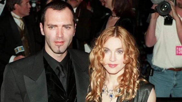 Christopher Ciccone accompanied Madonna to the Vanity Fair Oscars party in 1998