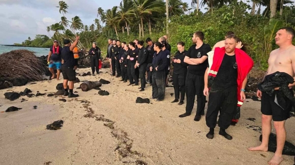 Crew members of the HMNZS Manawanui were rescued from the sinking vessel