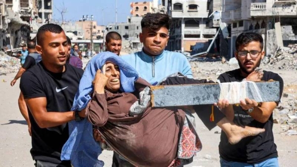 Men used an improvised splint to evacuate an injured woman from Jabalia camp on Wednesday