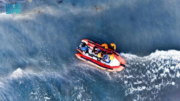 The Border Guard search and rescue teams in the Jazan region have rescued a citizen and his two daughters from drowning while they were swimming in non-designated areas in the sea.