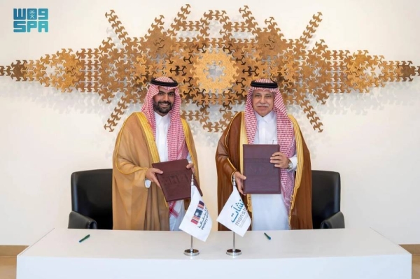 Minister of Culture Prince Badr bin Abdullah signs a memorandum of understanding with Minister of Commerce Dr. Majed Al-Qasabi in Riyadh on Wednesday.