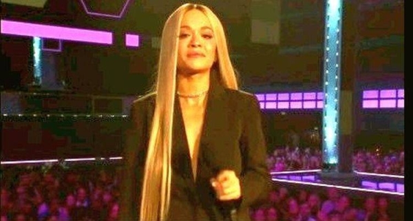 Rita Ora became tearful as she remembered Payne on stage at the MTV Awards
