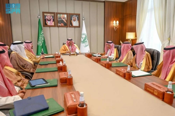 Emir of Hail Prince Abdulaziz bin Saad receives Minister of Commerce Dr. Majed Al-Qasabi at his office in Hail on Wednesday.
