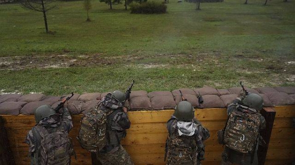 Ukrainian soldiers train at a military camp in eastern France, 9 October, 2024 -