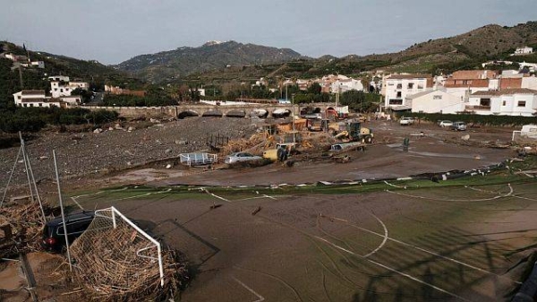 Vehicles are swept away by the floodwaters after the floods in Benagarmosa, Malaga, Spain, Thursday, Nov. 14, 2024