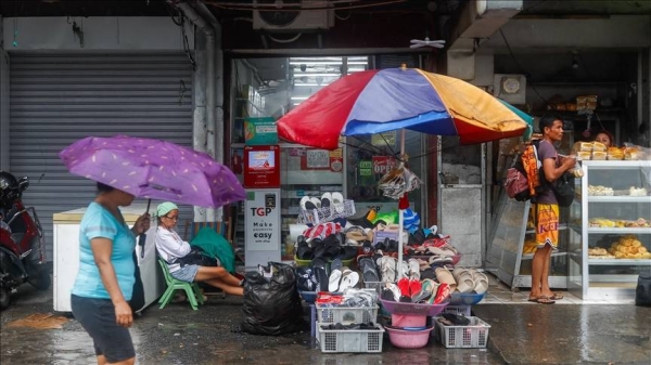 Super Typhoon Man-yi forces evacuation of over 110,000 as it batters the Philippines