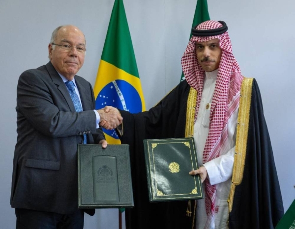 Saudi Minister of Foreign Affairs Prince Faisal bin Farhan and his Brazilian counterpart Mauro Vieira during the ceremony of signing a memorandum of understanding to establish the Saudi-Brazilian Coordination Council in Rio de Janeiro on Tuesday.