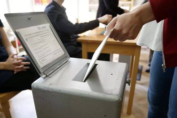 A Swiss voter casts their referendum ballot at a polling station in Bern. (File photo)