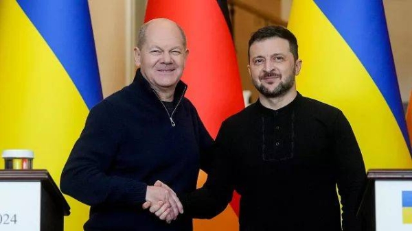 Ukraine's President Volodymyr Zelensky, right, and German Chancellor Olaf Scholz attend a press conference in Kyiv, Ukraine, Monday, Dec.2, 2024