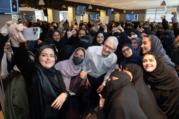 Apple CEO Tim Cook joins Saudi women developers at the Apple Developer Academy in Riyadh, celebrating innovation and the future of coding, design, and app development.