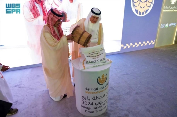 Minister of Environment, Water and Agriculture Abdulrahman Alfadley inaugurates the Yanbu Grain Handling Terminal at Yanbu Commercial Port on Sunday.
