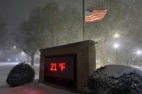 Major winter storm sweeps central U.S., bringing snow, ice, and plunging temperatures