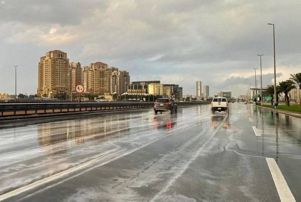 The Crisis and Disaster Management Center in the emirate of Makkah called on motorists using highways and beachgoers to take precautions and avoid flood passages and waterlogged areas.