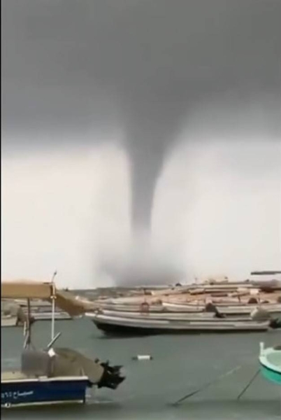 Hussein Al-Qahtani, spokesperson of the National Center of Meteorology, highlighted that the Rabigh waterspout reached the shoreline for the first time, contributing to rising waves.
