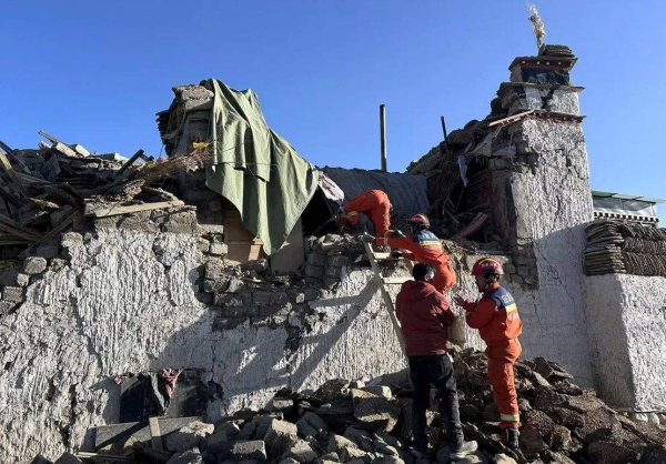 Rescue workers search for survivors in the aftermath of an earthquake in Changsuo Township of Dingri in Xigaze, southwestern China's Tibet Autonomous Region on January 7, 2025