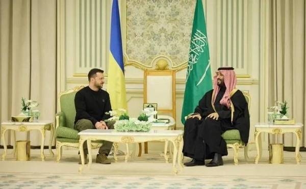 Saudi Crown Prince and Prime Minister Mohammed bin Salman meets with Ukrainian President Volodymyr Zelenskyy in Riyadh in 2024 (File photo)