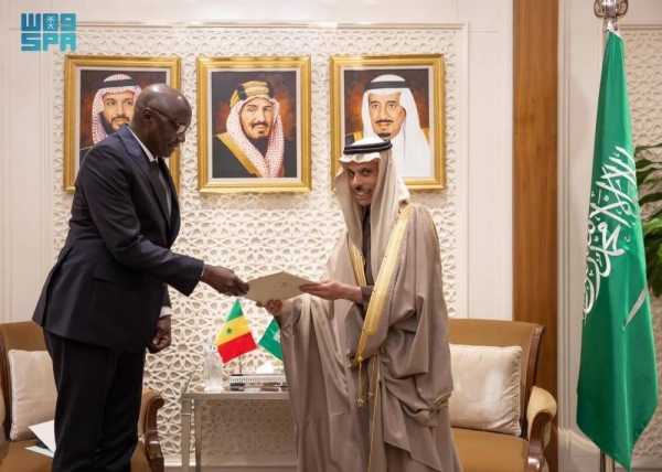 Senegalese Minister of Armed Forces Gen. Birame Diop hands the written message for King Salman to Saudi Minister of Foreign Affairs Prince Faisal bin Farhan during their meeting in Riyadh on Thursday.