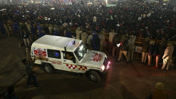 Police personnel gather around the crowd at the site of a crowd crush during the ongoing Maha Kumbh Mela festival in Prayagraj on January 29, 2025